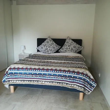 Fermette Renovee Spacieuse, Calme Et Lumineuse Le Vigeant